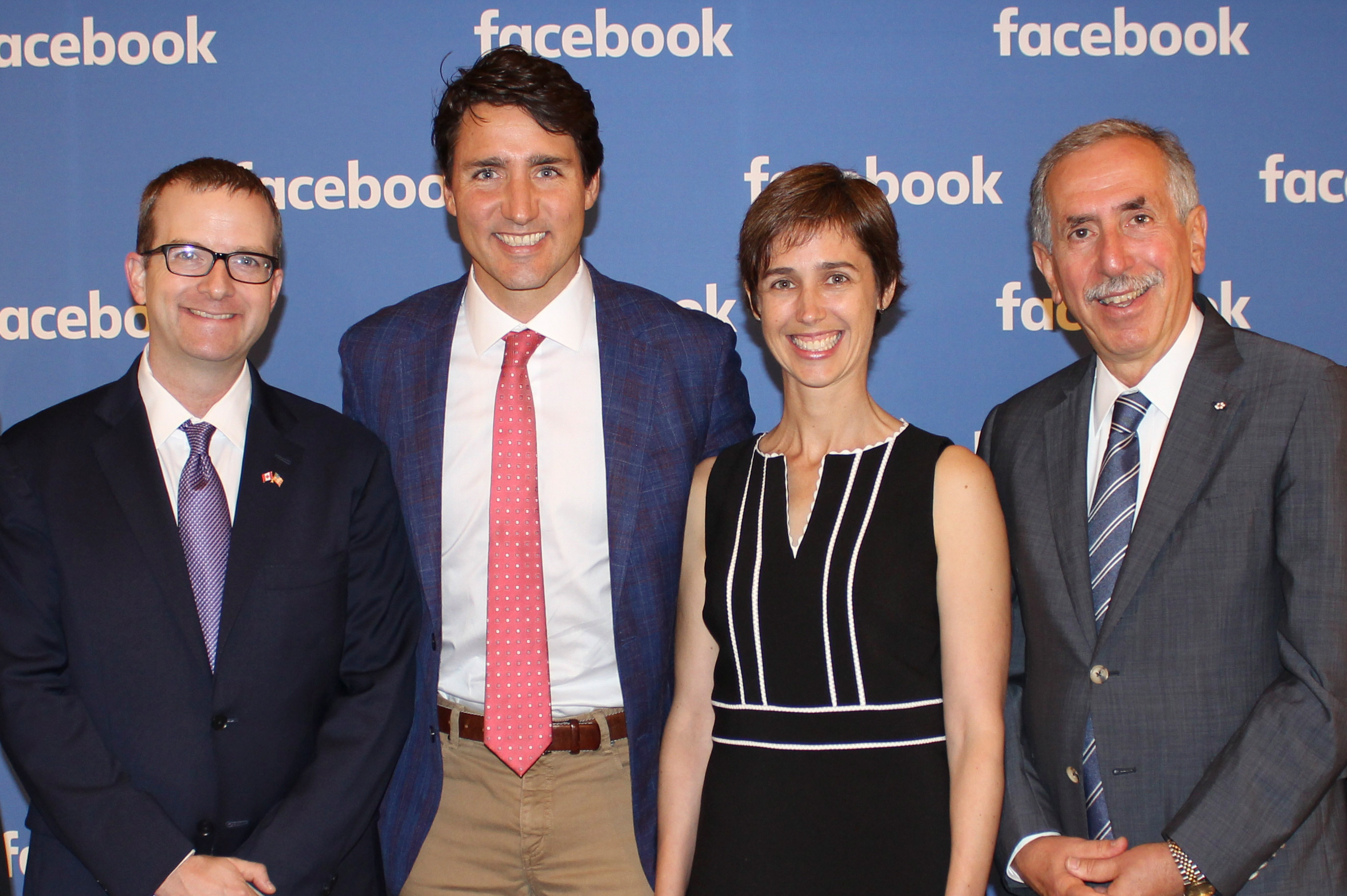 加拿大总理贾斯廷·特鲁多与乔埃勒·皮诺教授等人合影